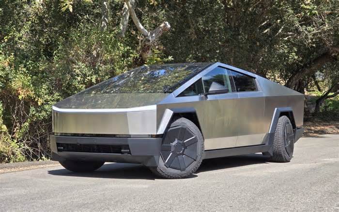 2024 Tesla Cybertruck : Drives Better Than it looks