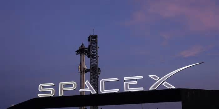 SpaceX launches giant Starship rocket, but scuttles catch with mechanical arms