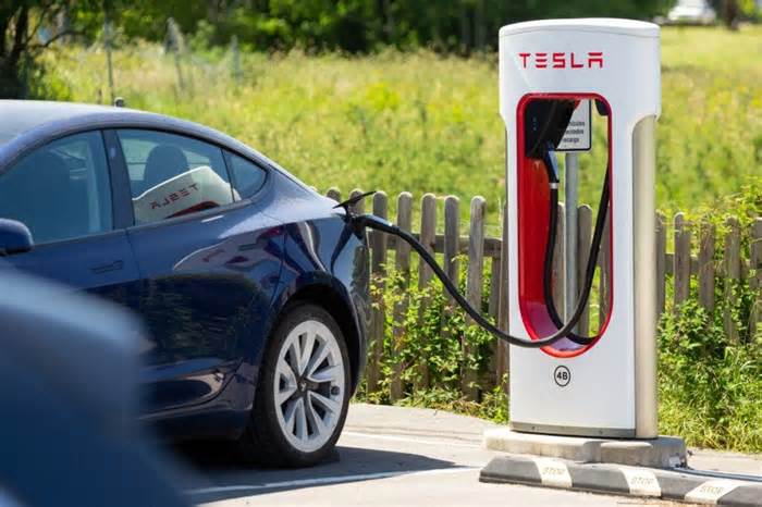 Tesla Offers A Year Of Supercharging For Free In Europe As It Chases Record Q4 Deliveries To Outpace A Slowdown