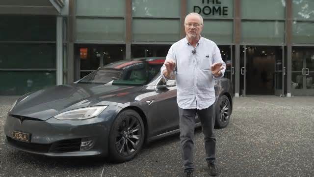 Car expert finds Tesla with original powerpack and nearly half a million miles on it: 'People aren't understanding how significant this is'