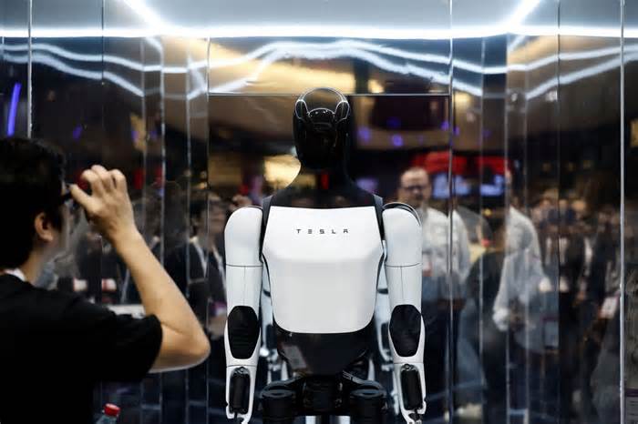 How Elon Musk Is Reinventing Tesla’s Strategy