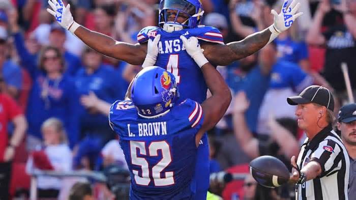 Twitter reacts: Jayhawks defeat Houston Cougars in homecoming game at Arrowhead Stadium