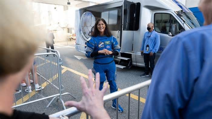 NASA Astronaut Sunita Williams Shares Diwali Greetings From the International Space Station: Watch Video