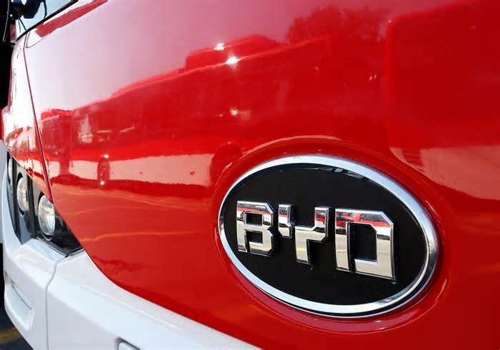 BYD Closes the Gap with Tesla in 2024 EV Sales Amid Rapid Growth