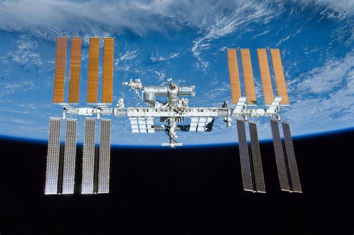 NASA Selects SpaceX to Destroy the International Space Station