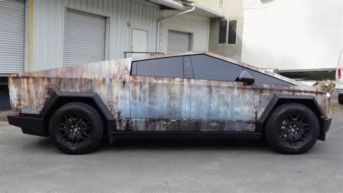 A Tesla Cybertruck Owner from Canada Shows his Truck Covered in Rust Spots Only 3 Weeks After Taking Delivery