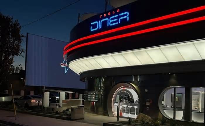 Tesla's new 1950s-inspired diner and drive-in Supercharger station in LA is now open