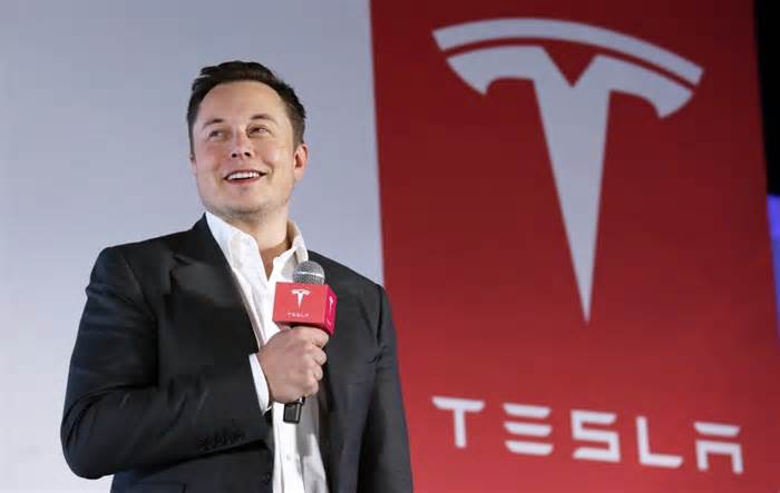 Another top Tesla exec reportedly jumps ship
