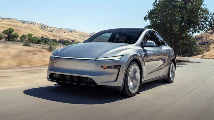 2025 Tesla Model Y Long Range AWD First Test: Does the Juniper Update Make Significant Improvements?
