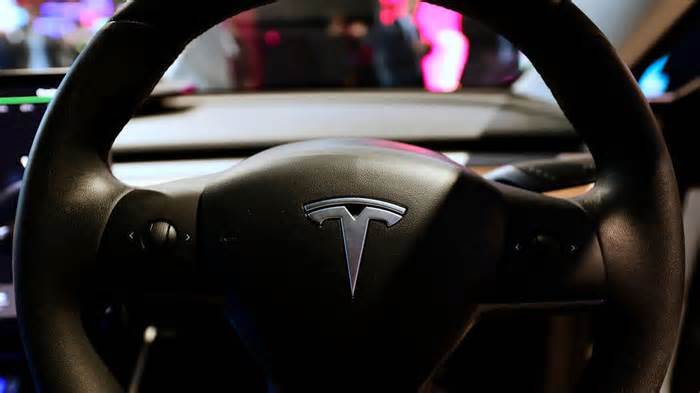 Feds Investigating Tesla’s Full Self-Driving Software After Fatal Crash