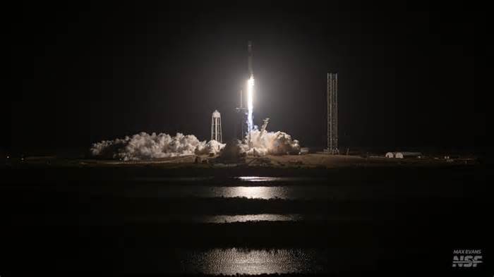 Falcon 9 launches two landers to the Moon...