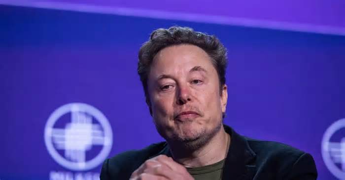 Elon Musk gives new timeline for humans on Mars - confirming when Starship 'will launch'