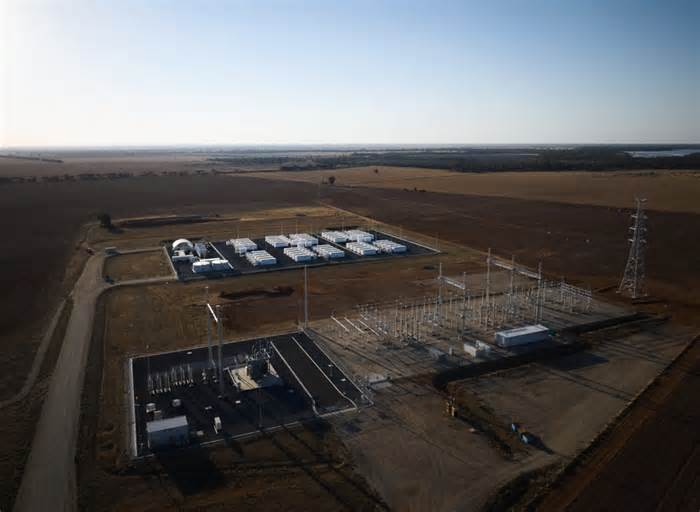 Grid-forming 185 MW/370 MWh battery begins operation in Australia