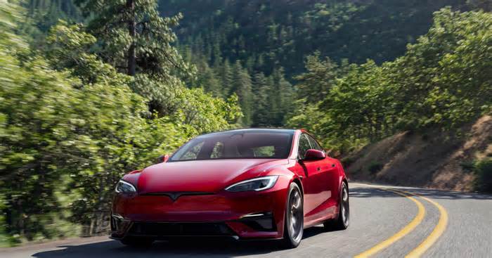 Tesla Drops Updated U.S. Incentives With EV Tax Credit Set to Expire