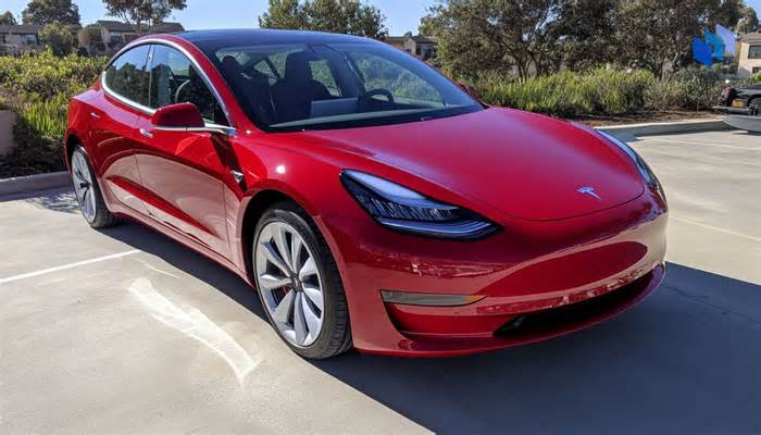 Tesla Discontinues Cheapest Model 3 Amid Rising Costs