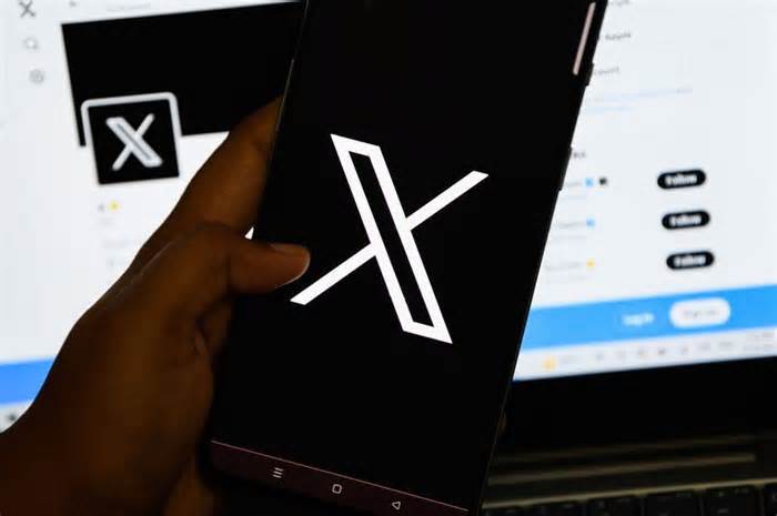 Twitter down: Thousands panic as huge outage reported on Elon Musk's X