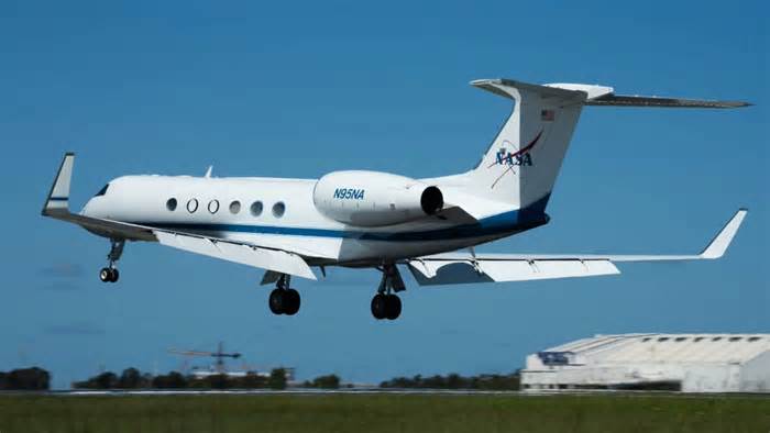 NASA jet touches down in Australia to watch Starship re-entry