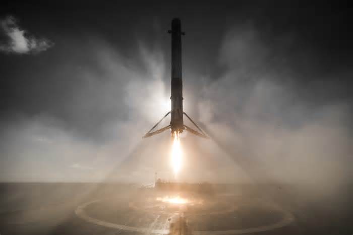 SpaceX just did something with a Falcon 9 rocket that it’s never done before