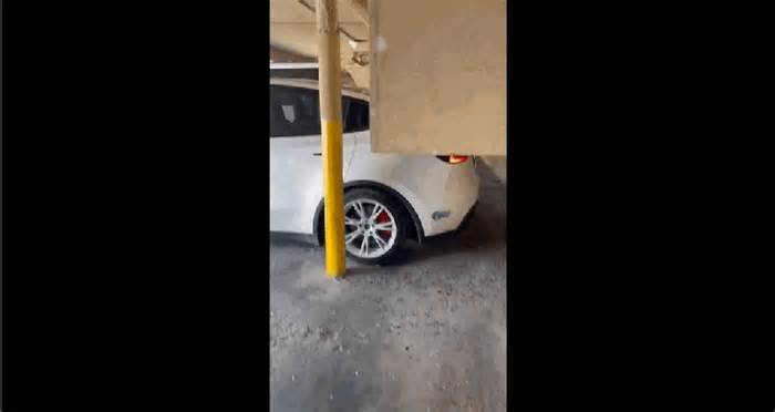 Tesla Model Y Damages Itself While Remotely Backing Into A Parking Space