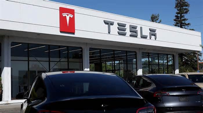 Tesla vehicles to get Grok AI chatbot starting next week, Musk says