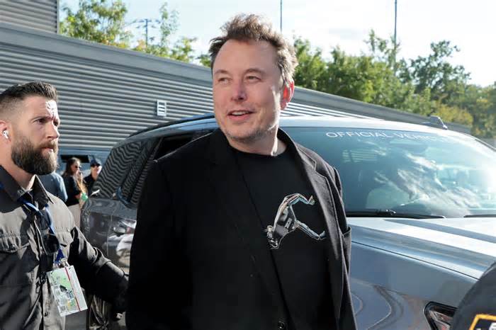 Elon Musk, H-E-B family top Forbes' 400 richest people in America report