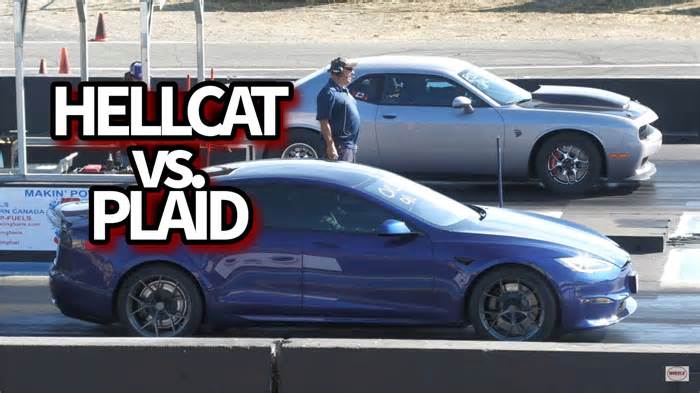 10-Second Dodge Challenger Hellcat Drag Races Tesla Model S Plaid for 1/4-Mile Supremacy