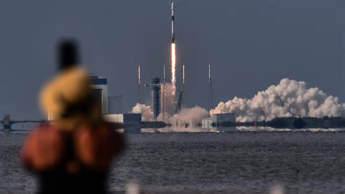 SpaceX launch photos: Falcon 9 launches SES O3b mPOWER satellites from Cape Canaveral, Florida