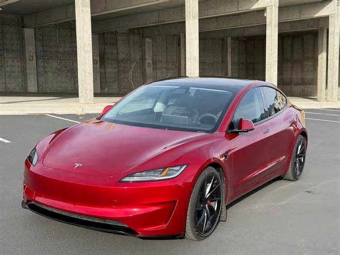 Owner of a 2024 Tesla Model 3 Performance Sells It Way Under MSRP After Just 2,200 Miles