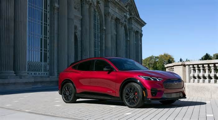 2025 Ford Mustang Mach-E Gets Updated Before Model Y, Starts From a Way Lower MSRP