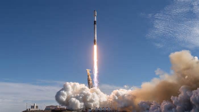 SpaceX launches 7th batch of next-gen spy satellites for US government (photos)