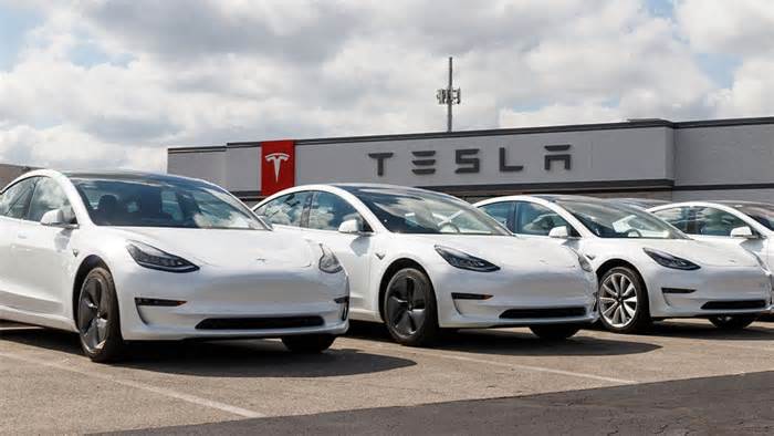 Tesla's Massive October Begins With Q3 Deliveries Rising 6% To 462,890