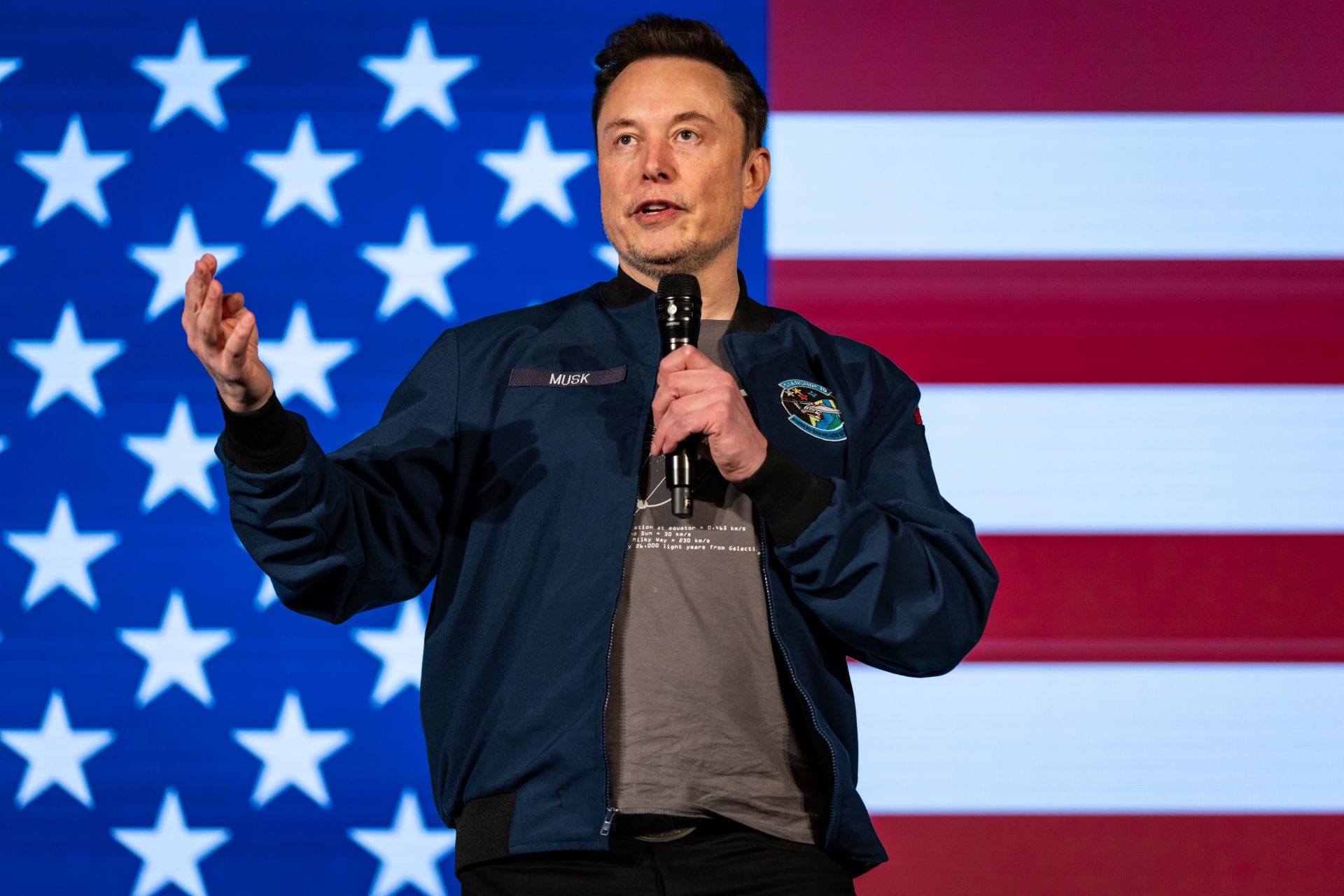 "Is there no space on earth anymore" - Internet reacts to Elon Musk saying SpaceX is building a "self-growing" city on moon 