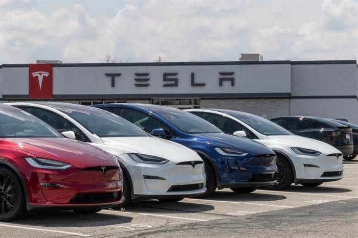 Tesla Q3 Deliveries 'Step In The Right Direction': Analyst Says More 'Heavy Lifting' Needed From Elon Musk To Turn Growth Story Around