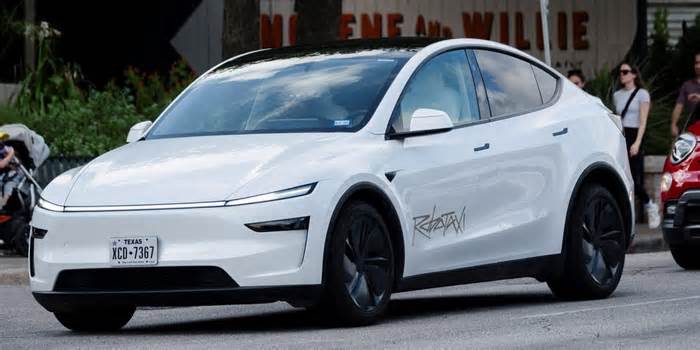 Tesla's robotaxi hit the streets of Austin. I watched 2 hours of videoed rides, and I have some thoughts.