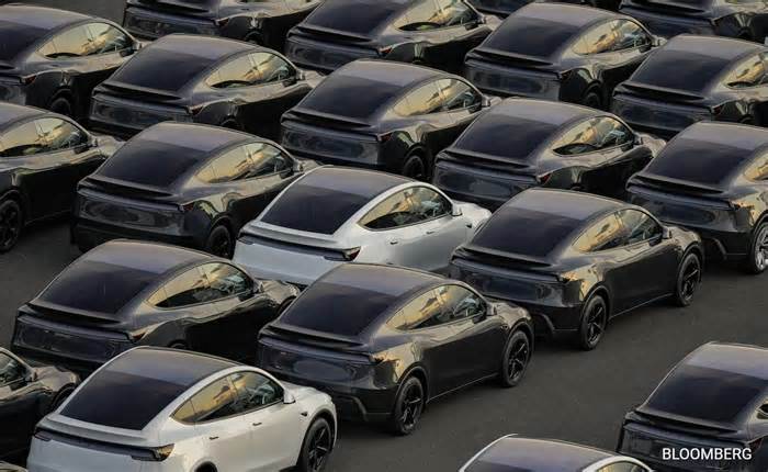 Tesla Shuts Down Dojo Supercomputer Team. Here's Why