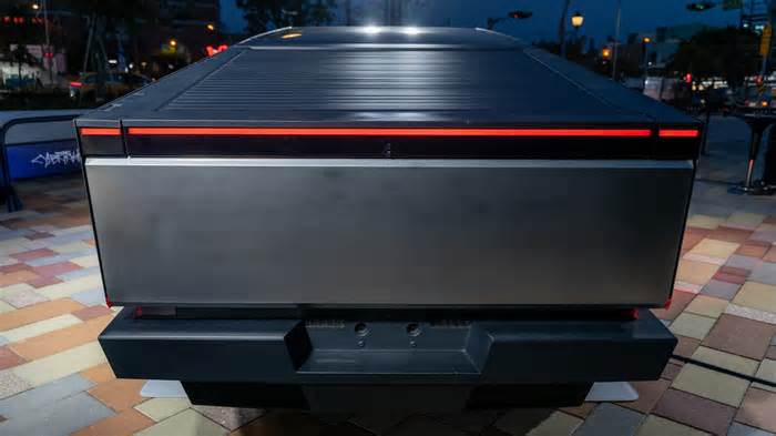 Cybertruck Tailgates Are Getting Stuck, And Tesla's Instructions Are Ominously Fiddly
