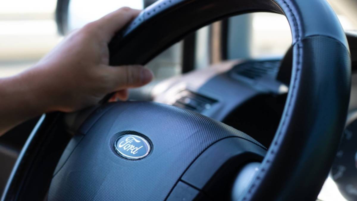 Ford's 4.2% dividend yield masks a hidden risk