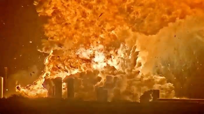 SpaceX Starship explodes in huge fireball