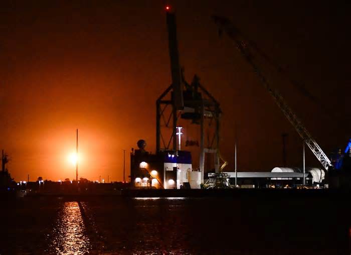 SpaceX launches Falcon 9 from Cape Tuesday morning, just 14 hours after Falcon Heavy liftoff