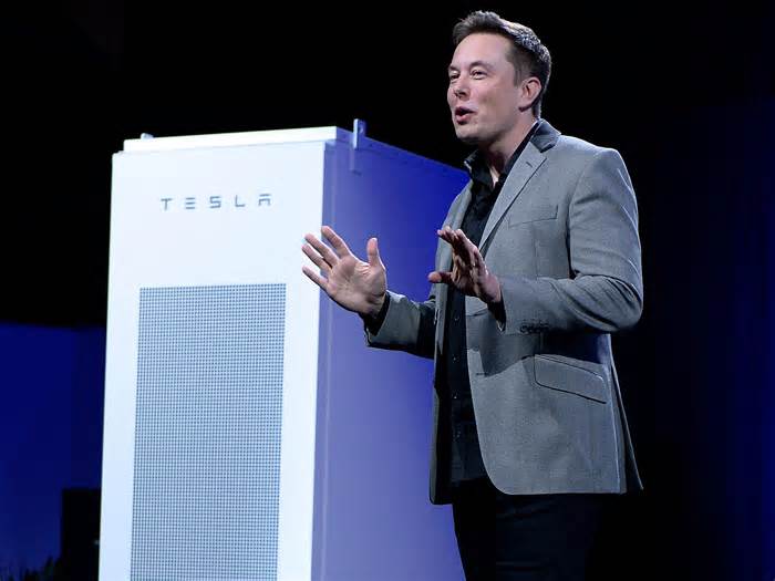 Tesla's energy storage business was the highlight of its blowout earnings, and Elon Musk says it's 'growing like wildfire'