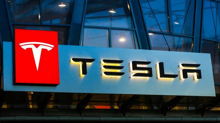 Tesla China EV sales decline continues in May