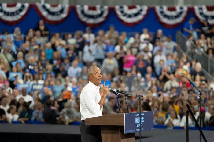 Obama uses withering mockery in Arizona as he questions Trump’s competence