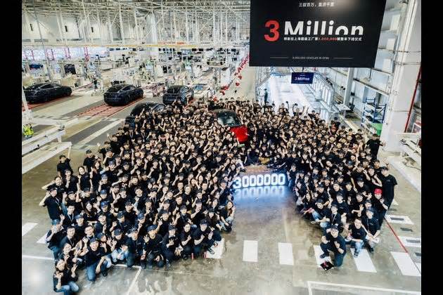 CHINA-SHANGHAI-TESLA-3 MLN CARS (CN)