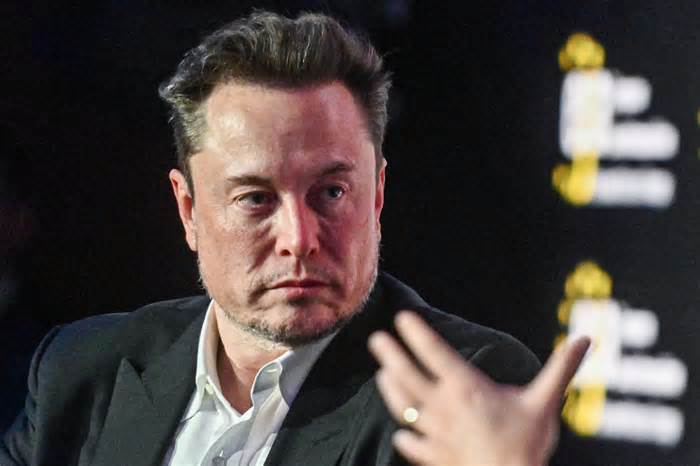 SEC says Elon Musk should be sanctioned if he keeps dodging Twitter depositions