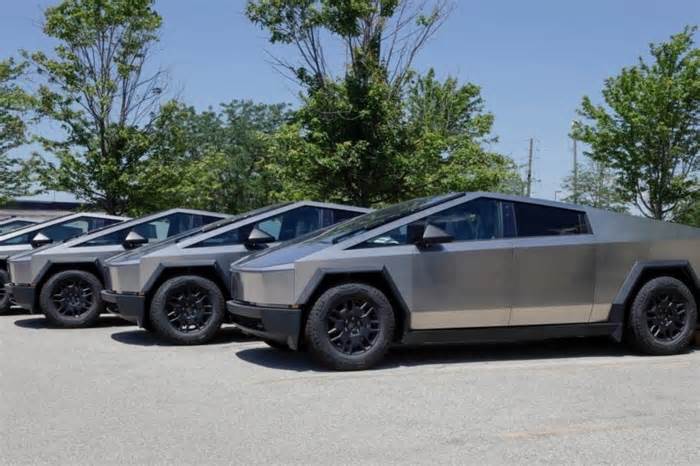 Elon Musk Reacts To Video Of Cybertruck Withstanding Sledgehammer Blow: 'Built Bullet Tough'