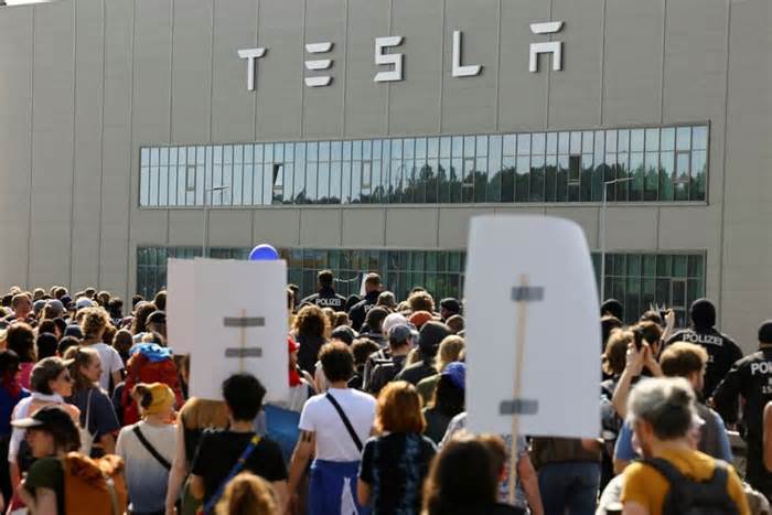 Tesla increases wages for staff at German gigafactory by 4%