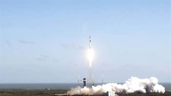 SpaceX launches 23 Starlink satellites on 450th Falcon rocket (video)