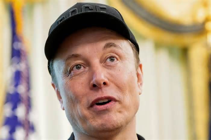 Elon Musk taps investors for billions days after Washington exit
