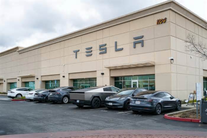 Tesla's Troubles Just Keep Mounting