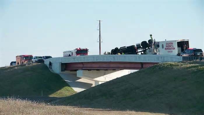 I-35 northbound closed near Norman due to overturned semi